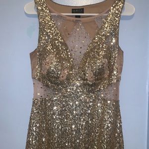 FLAWLESS GOLD DRESS SIZE 8 SEQUINS ALL THROUGHOUT!